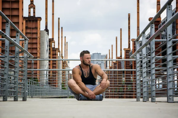 Handsome Muscular Hunk Man Outdoor in City Setting — Stock Photo, Image