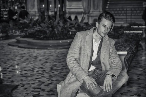 Elegant young man outdoor wearing wool coat — Stock Photo, Image