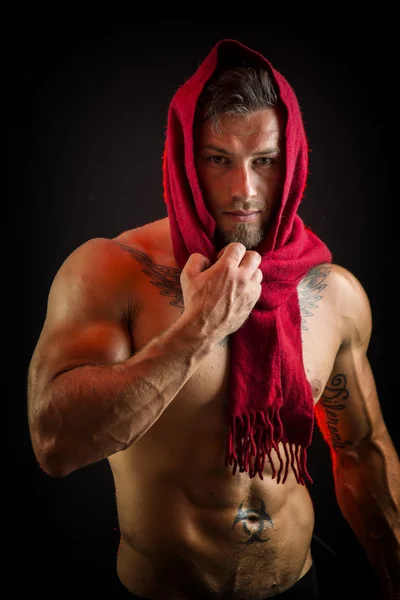 Muscular man torse nu avec foulard autour de face — Photo