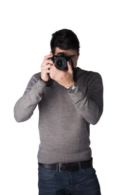 Yakışıklı genç adam alarak fotoğraf ile profesyonel photocamera