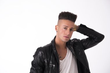 Yakışıklı bir gencin portresi.