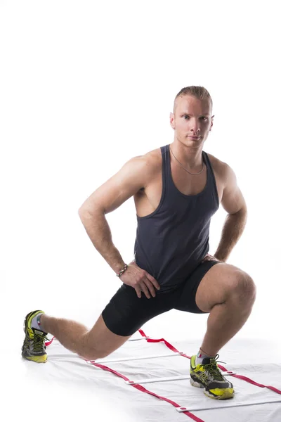 Man arbetar med agility stege — Stockfoto