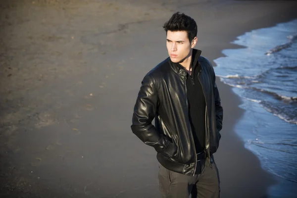 Man at the seaside on the beach — Stock Photo, Image