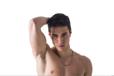 Çekici uygun genç adam kafa, arkasında el ile üzerine beyaz izole