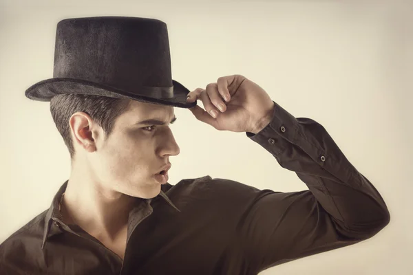 Portrait of a Young Vampire Man with Black Shirt and Top Hat — Stock Photo, Image