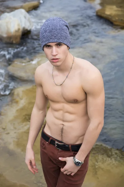 Athletic shirtless young man outdoor at river — Stock Photo, Image