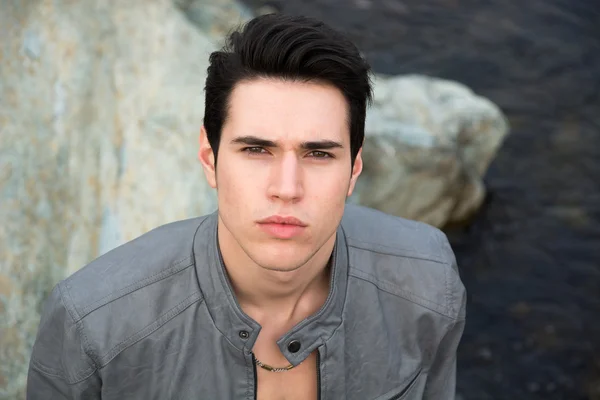 Headshot of attractive young man outdoor — Stock Photo, Image