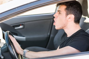 Bir trafik sıkışıklığı iken Horn basarak adam