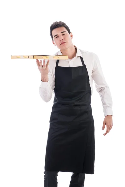 Atraente jovem chef ou garçom segurando a caixa da pizza — Fotografia de Stock