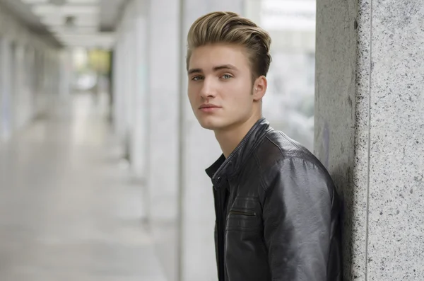 Young man with leather jacket standing outside — Stock Photo, Image