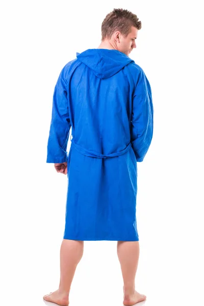 Guapo joven vestido con albornoz azul — Foto de Stock