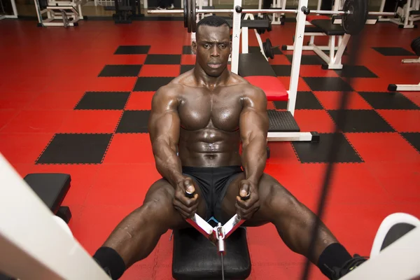 Hunky muskulös svart bodybuilder — Stockfoto