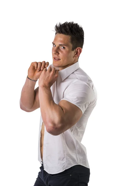 Beau jeune homme avec chemise élégante — Photo