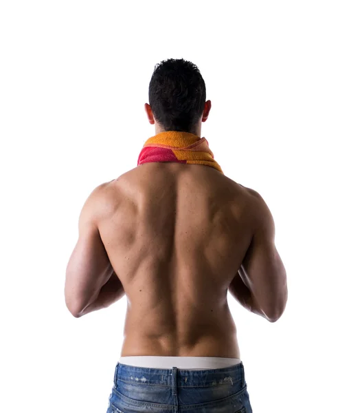 Pedaço com uma toalha em volta de seu pescoço de vista traseira — Fotografia de Stock