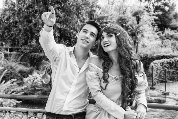 Romantic Fairy Tale Couple in Beautiful Palace Garden — Stok Foto