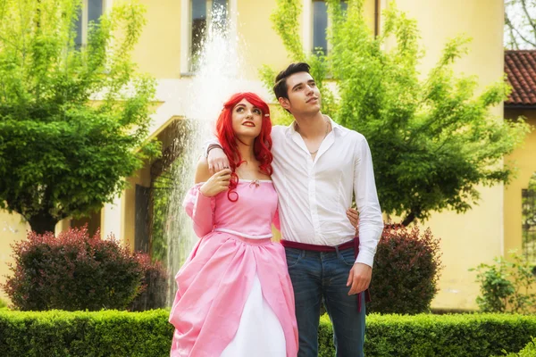 Romantic Fairy Tale Couple Embracing in Beautiful Palace Garden — Stock Photo, Image