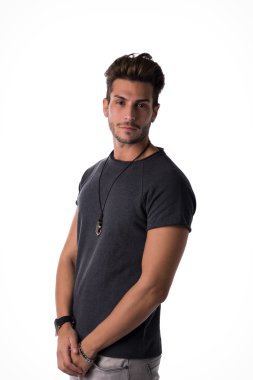 Yakışıklı genç adam.