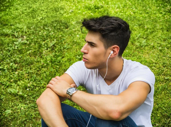 Young Man Listening to Music in Park — Stock Photo, Image