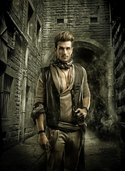 Beau jeune homme en costume Fashion Pirate — Photo