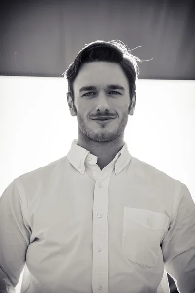 Handsome young man outside wearing white shirt — Stock Photo, Image