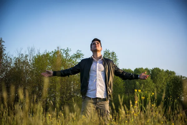 Young man celebrating nature and freedom — Stock Photo, Image