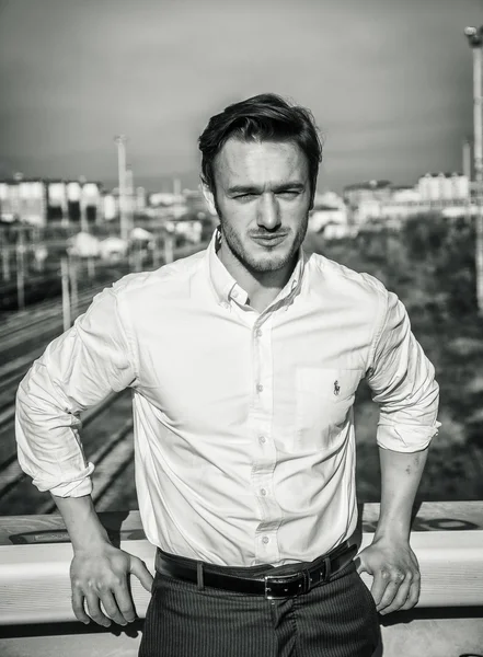 Handsome young man outside wearing white shirt — Stock Photo, Image