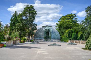 Lednice Şatosu UNESCO (Çek Cumhuriyeti) konservatuvarı olan cam bahçe)