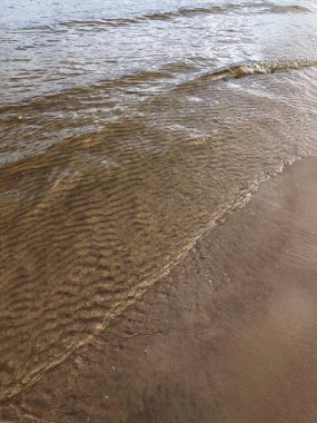 Kumsalda güzel kum ve su