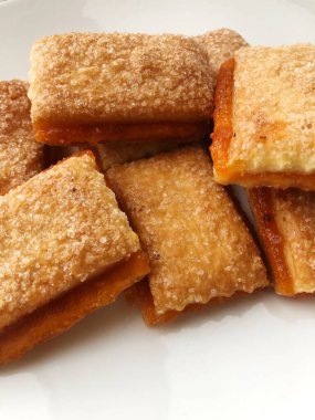 Şekerli ve kayısı reçelli lezzetli kurabiyeler