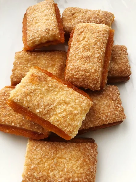 Heerlijke Koekjes Met Suiker Abrikozenjam — Stockfoto