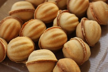 Yoğunlaştırılmış süt makrolu lezzetli çerezler 