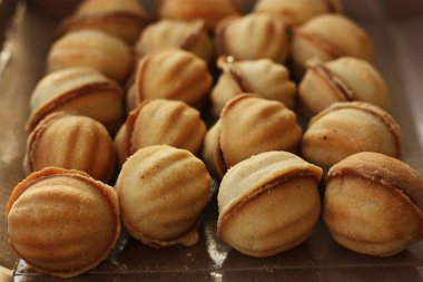 Yoğunlaştırılmış süt makrolu lezzetli çerezler 