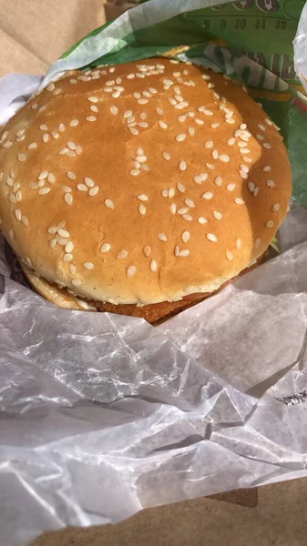 Burger Κοτόπουλο Και Λαχανικά — Φωτογραφία Αρχείου