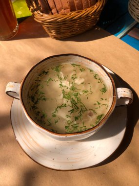 Dereotlu tavuk suyu.