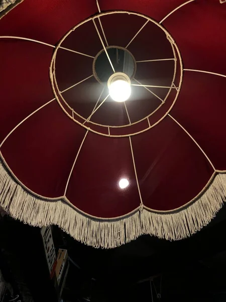 Bellissimo Lampadario Velluto Rosso — Foto Stock