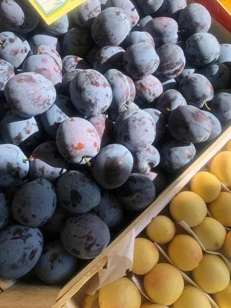 Ripe Plums Market — Stock Photo, Image