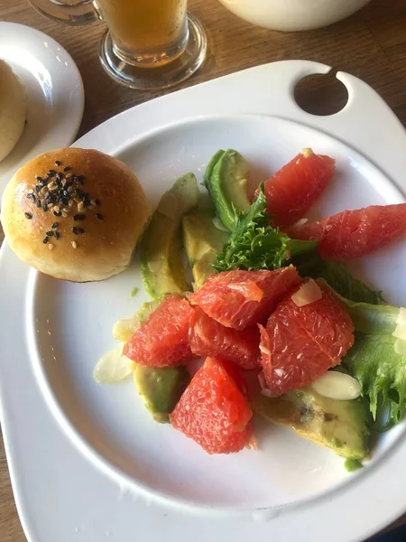 Salada Vegetariana Com Legumes Frutas Queijo — Fotografia de Stock