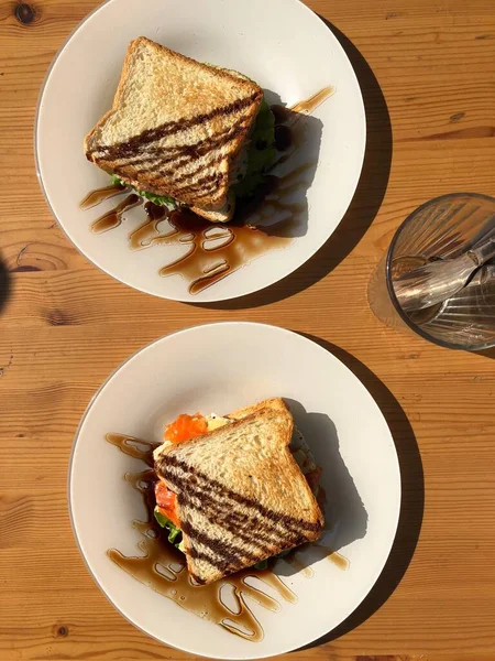 Sandwich Mit Lachseier Und Käse — Stockfoto