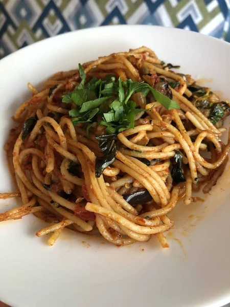 Vegetarian Pasta Tomatoes Basil — Stock Photo, Image