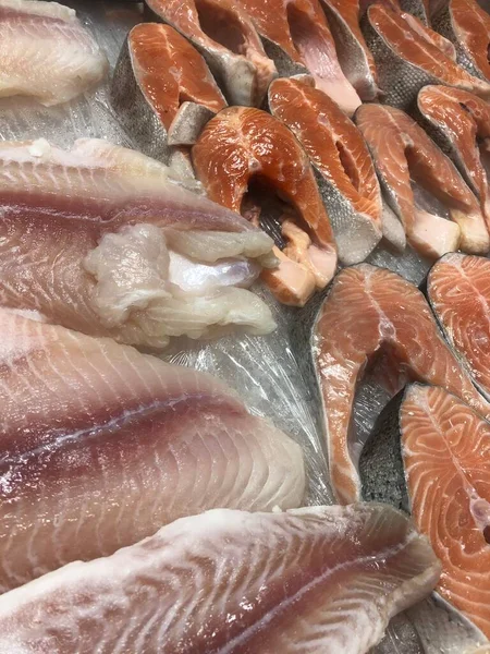 Färsk Fisk Och Färska Biffar Marknaden — Stockfoto