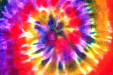 Kravatlı spiral shibori suluboya el beyaz arka planda renkli süsleme elementleri boyadı. Suluboya soyut doku. Tekstil, kumaş, duvar kağıdı baskısı