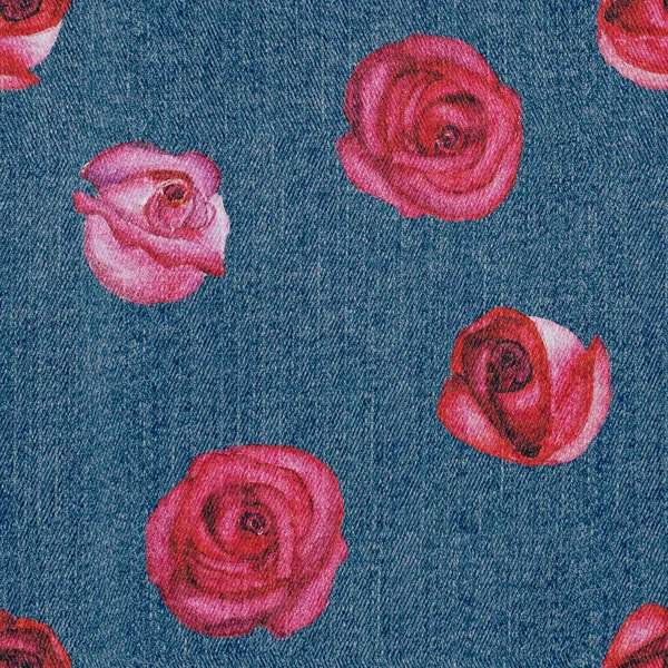 ジーンズファッション花の背景 バラの花とデニムブルーグランジテクスチャシームレスパターン 織物素材綿の質感 — ストック写真