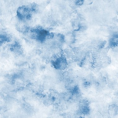 Soyut suluboya gökyüzü arkaplanı. Elle çizilmiş mavi renkler lekeleyip, pürüzsüz desenler saçar. Suluboya çivit dokusu. Tekstil, kumaş, duvar kağıdı, ambalaj kağıdı baskısı.