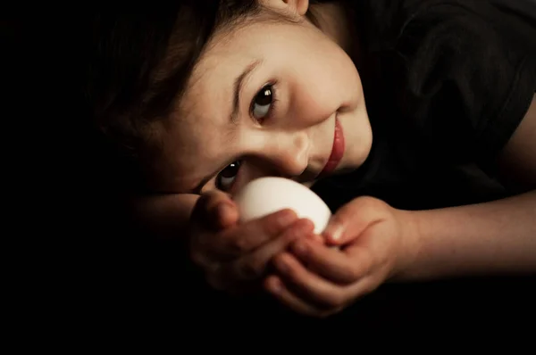 Girl Child Looking Camera Holding Egg His Hands Defocused — Stock Photo, Image