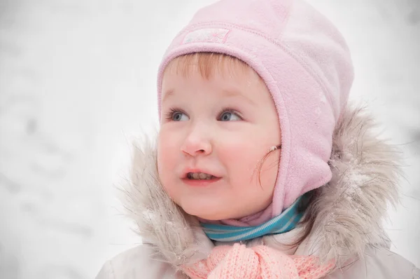 赤ちゃん女の子冬アウトドア — ストック写真