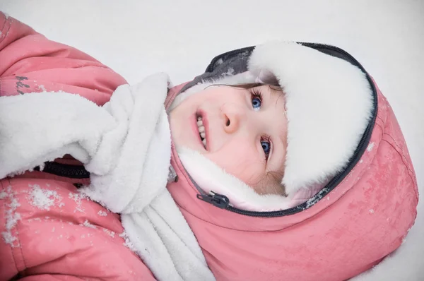 Bebé niña invierno al aire libre —  Fotos de Stock