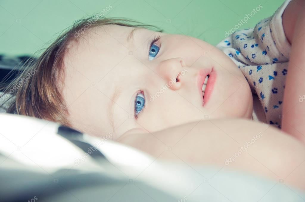 Bebe Fille Aux Yeux Bleus Image Libre De Droit Par Alikssa C Bebe Fille Aux Yeux Bleus Image Libre De Droit Par Alikssa C