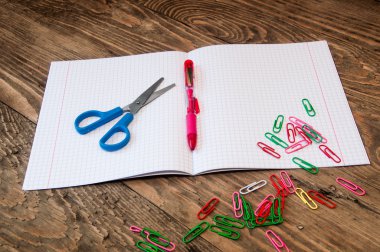 Masanın üstüne Kırtasiye