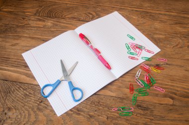 Masanın üstüne Kırtasiye