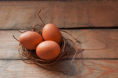 iş parçacığının bir yuvada üç yumurta